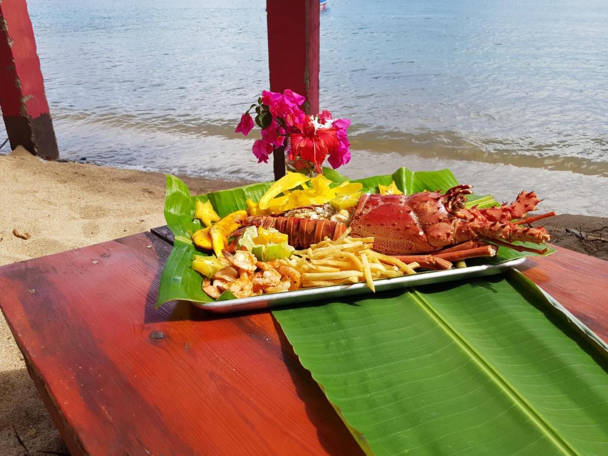 Las Palmeras Oceanview Hotel And Dive Center Литтл-Корн-Айленд Экстерьер фото