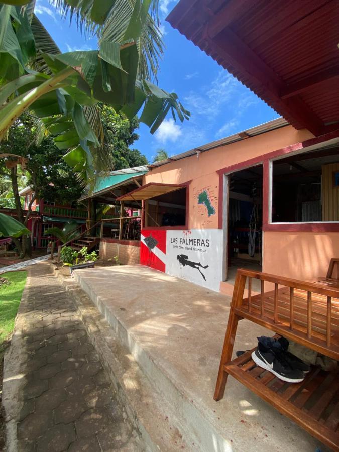 Las Palmeras Oceanview Hotel And Dive Center Литтл-Корн-Айленд Экстерьер фото
