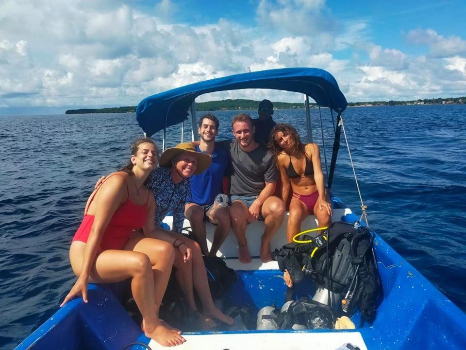 Las Palmeras Oceanview Hotel And Dive Center Литтл-Корн-Айленд Экстерьер фото