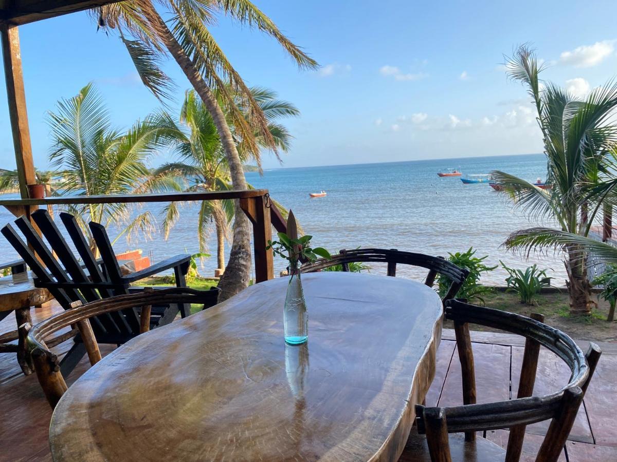 Las Palmeras Oceanview Hotel And Dive Center Литтл-Корн-Айленд Экстерьер фото