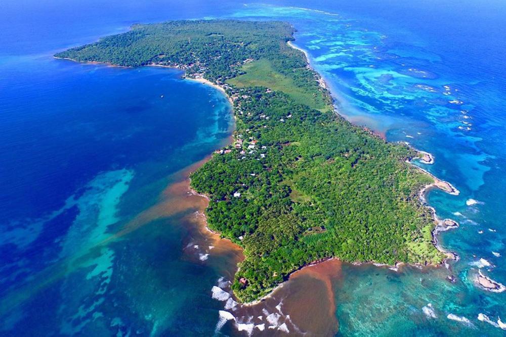 Las Palmeras Oceanview Hotel And Dive Center Литтл-Корн-Айленд Экстерьер фото