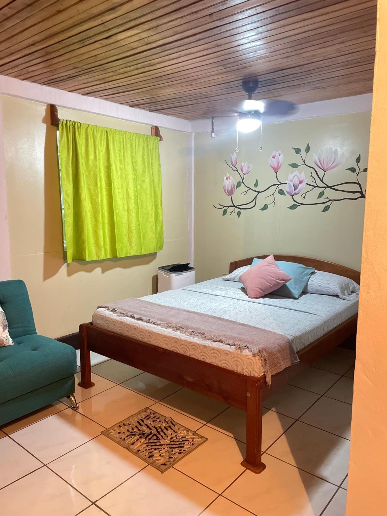 Las Palmeras Oceanview Hotel And Dive Center Литтл-Корн-Айленд Экстерьер фото
