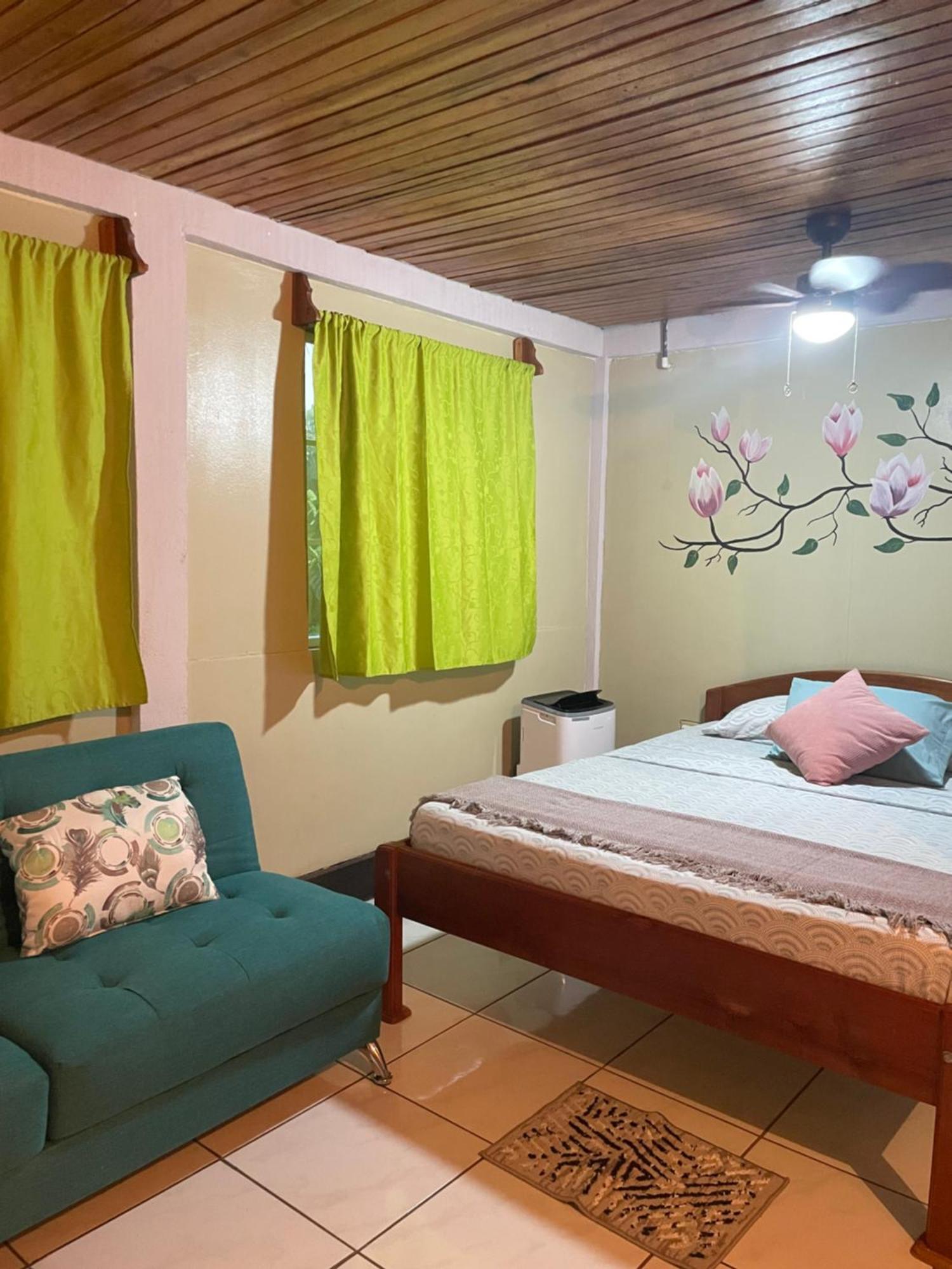 Las Palmeras Oceanview Hotel And Dive Center Литтл-Корн-Айленд Экстерьер фото