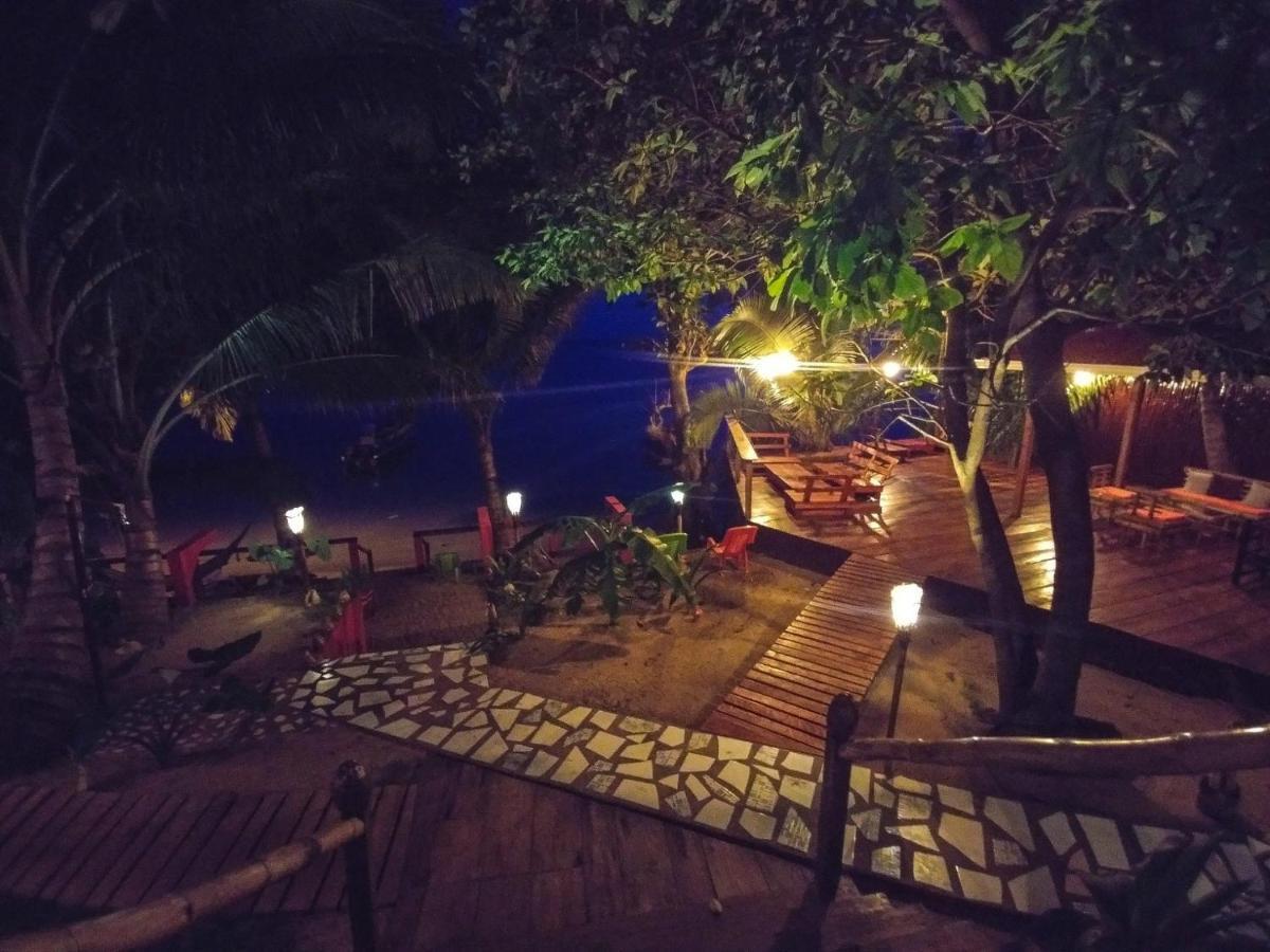 Las Palmeras Oceanview Hotel And Dive Center Литтл-Корн-Айленд Экстерьер фото